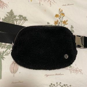 Lululemon Sherpa Fanny pack
